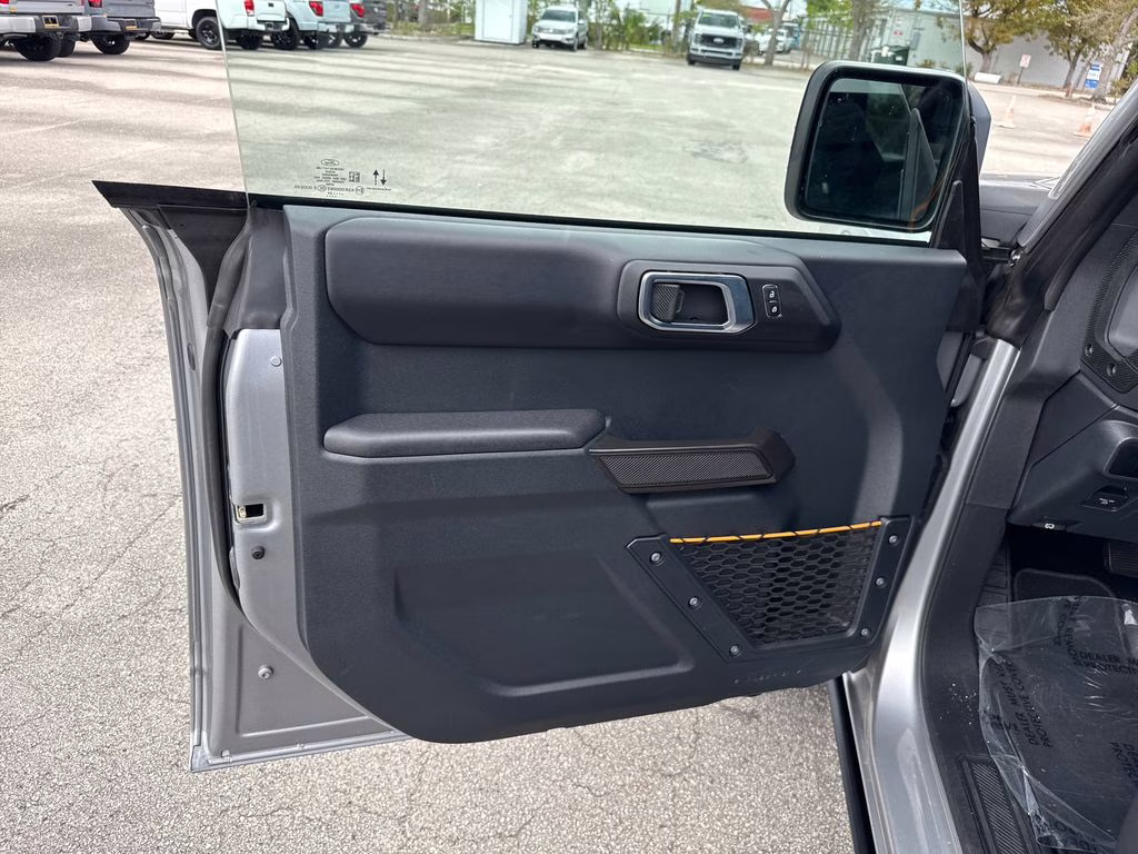 2024 Iconic Silver Metallic Ford Bronco Badlands 4X4 SUV