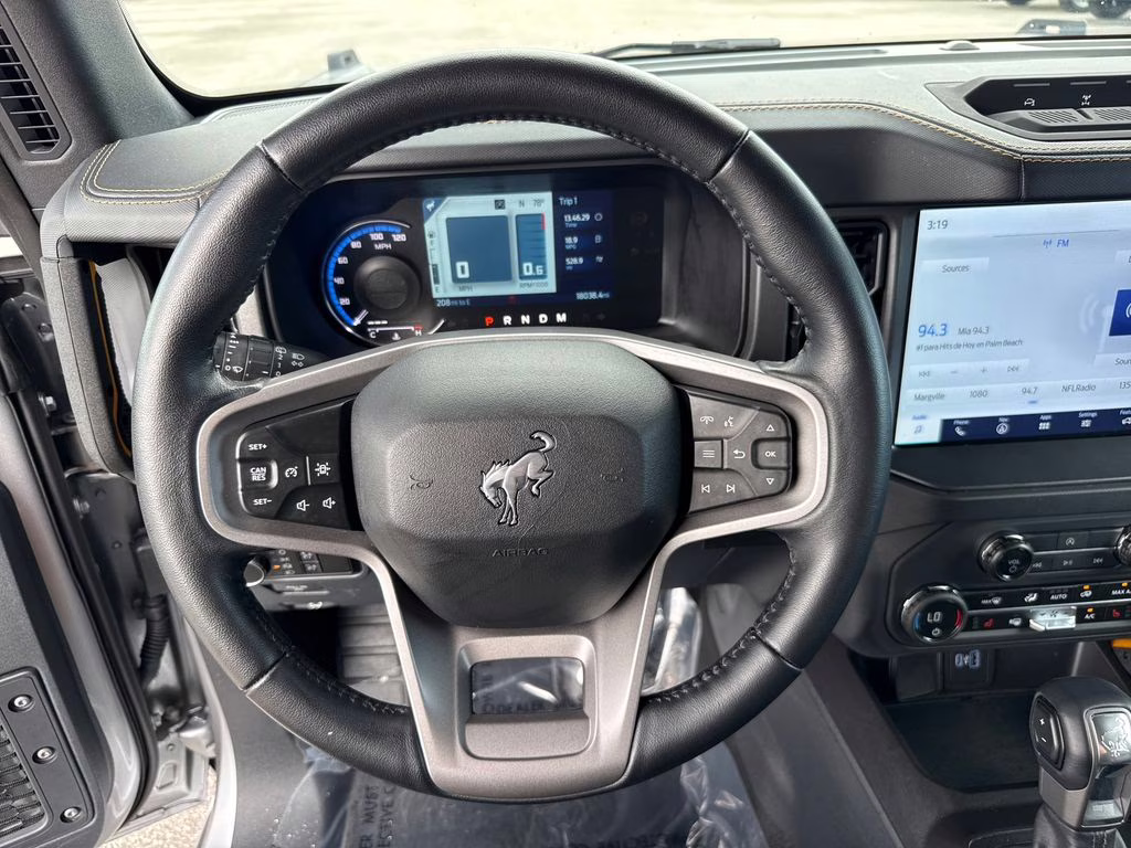 2024 Iconic Silver Metallic Ford Bronco Badlands 4X4 SUV