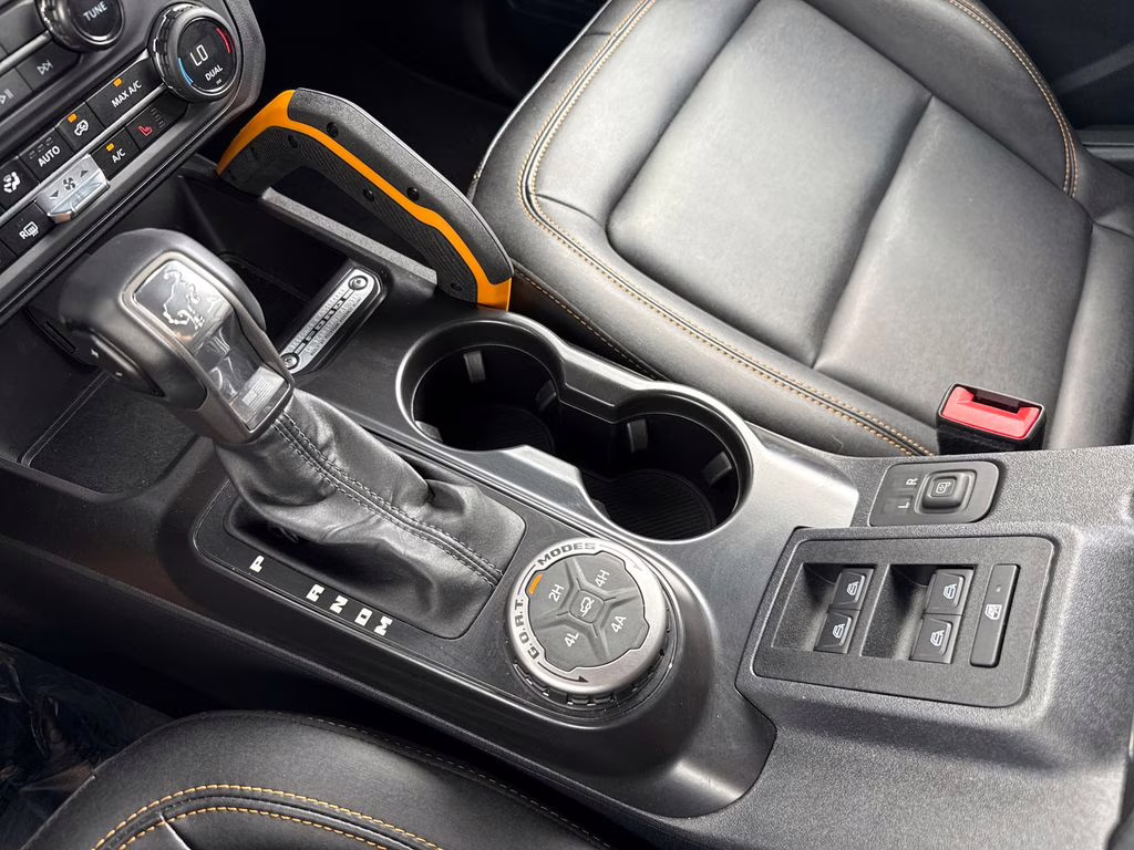 2024 Iconic Silver Metallic Ford Bronco Badlands 4X4 SUV