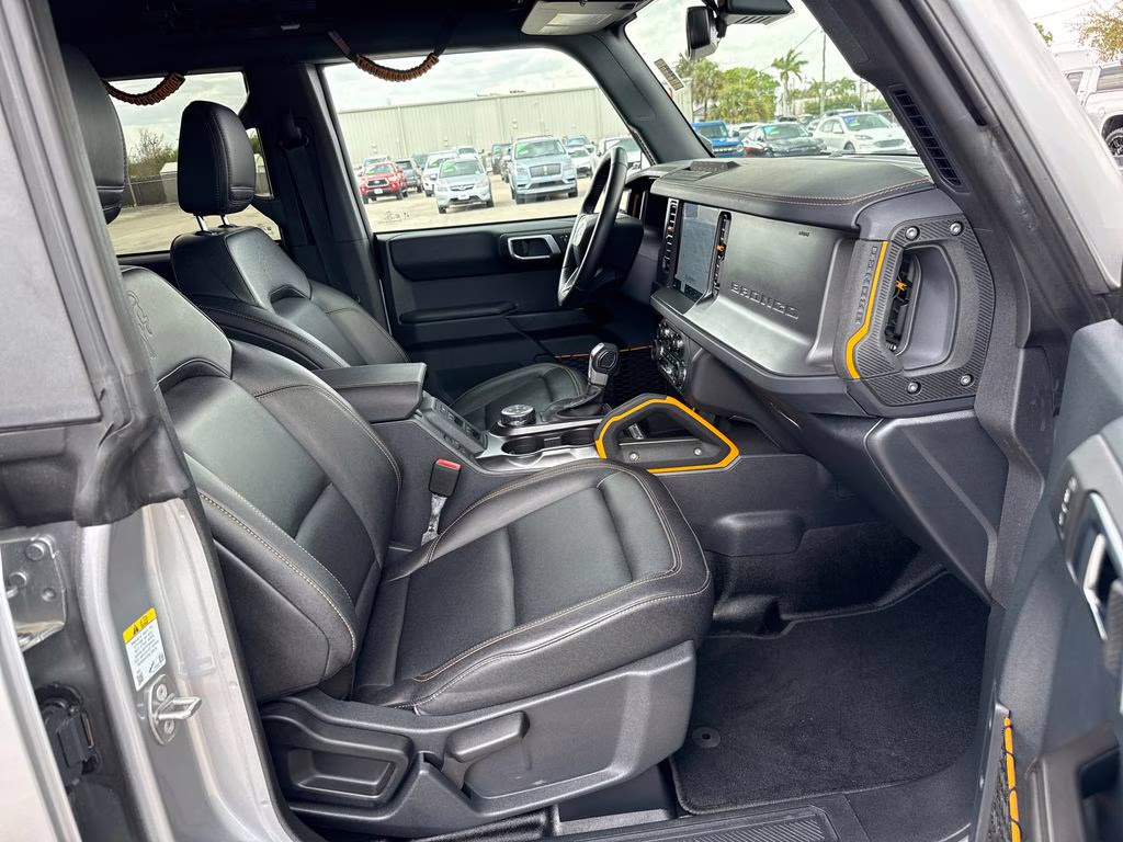 2024 Iconic Silver Metallic Ford Bronco Badlands 4X4 SUV