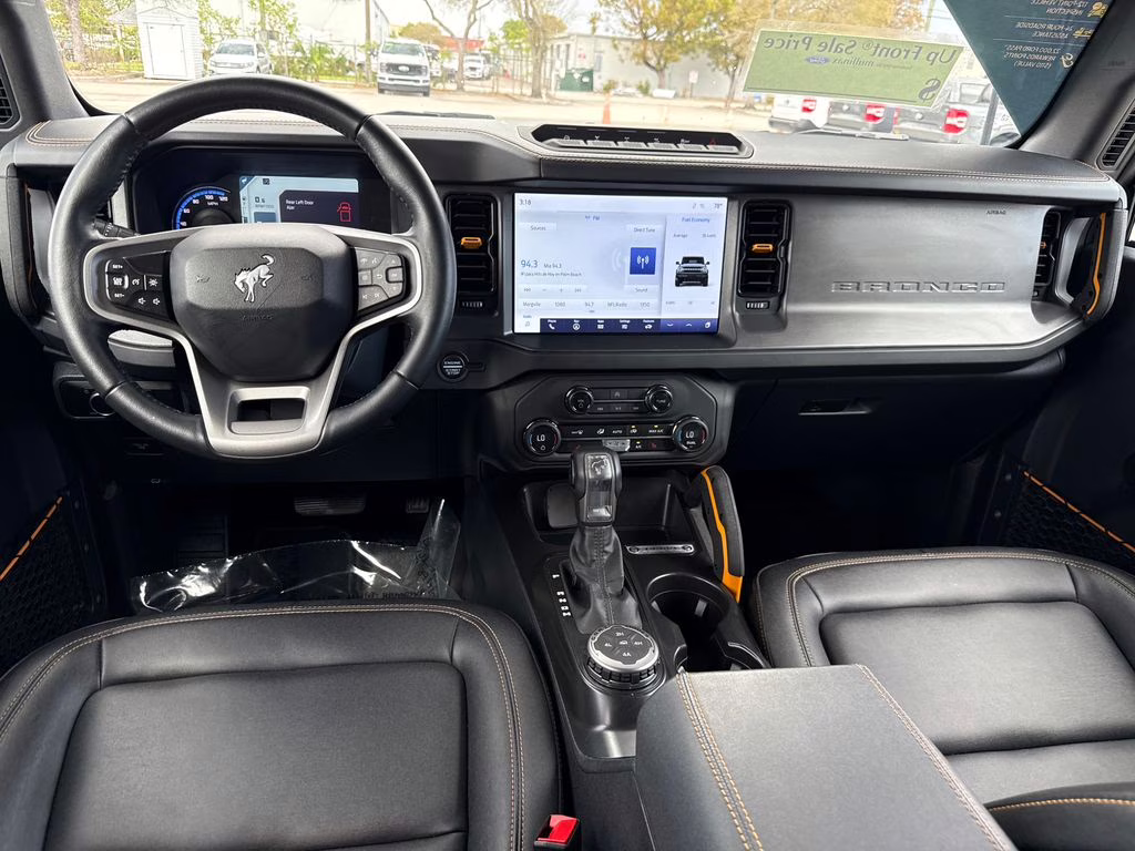2024 Iconic Silver Metallic Ford Bronco Badlands 4X4 SUV