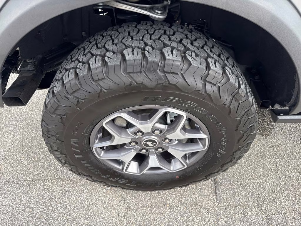 2024 Iconic Silver Metallic Ford Bronco Badlands 4X4 SUV