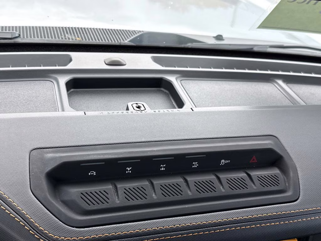 2024 Iconic Silver Metallic Ford Bronco Badlands 4X4 SUV