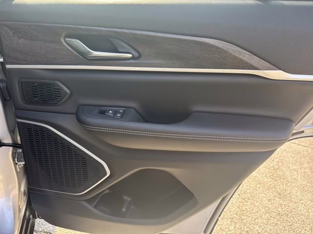 2026 Silver Zynith Jeep Grand Cherokee Limited 4X4 SUV