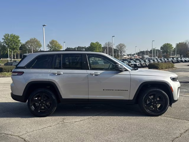 2026 Silver Zynith Jeep Grand Cherokee Limited 4X4 SUV