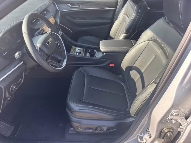 2026 Silver Zynith Jeep Grand Cherokee Limited 4X4 SUV