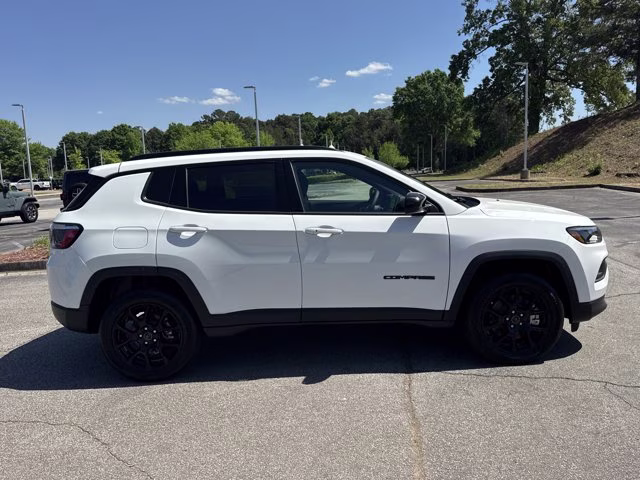 2026 Bright White Clearcoat Jeep Compass Latitude Altitude 4X4 SUV