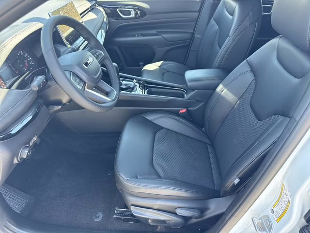 2026 Bright White Clearcoat Jeep Compass Latitude Altitude 4X4 SUV