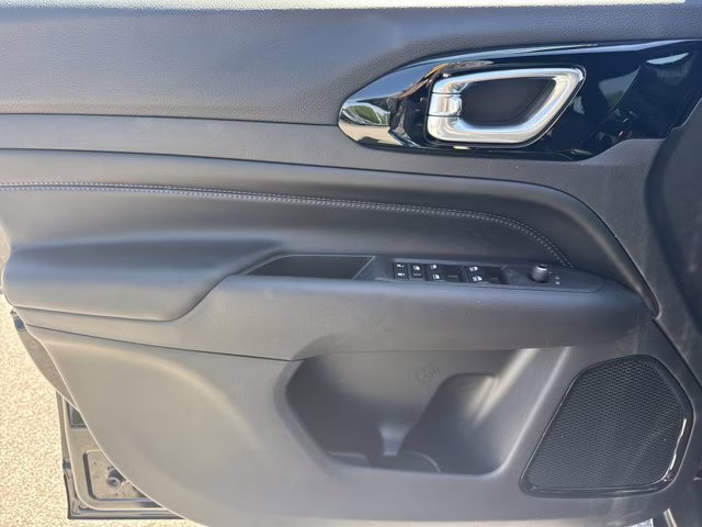 2026 Diamond Black Crystal Pearlcoat Jeep Compass Latitude Altitude 4X4 SUV