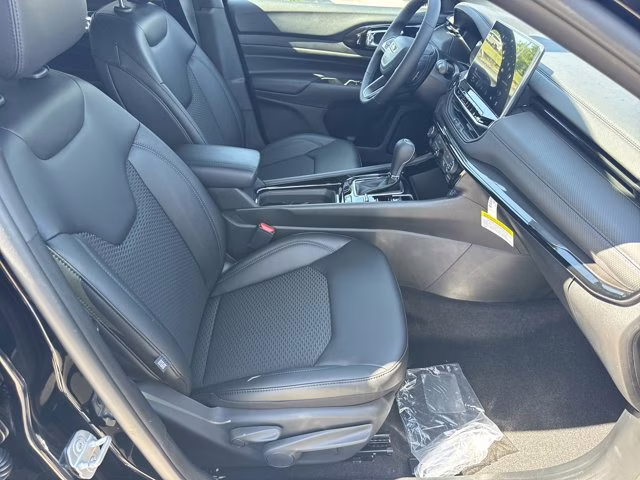 2026 Diamond Black Crystal Pearlcoat Jeep Compass Latitude Altitude 4X4 SUV