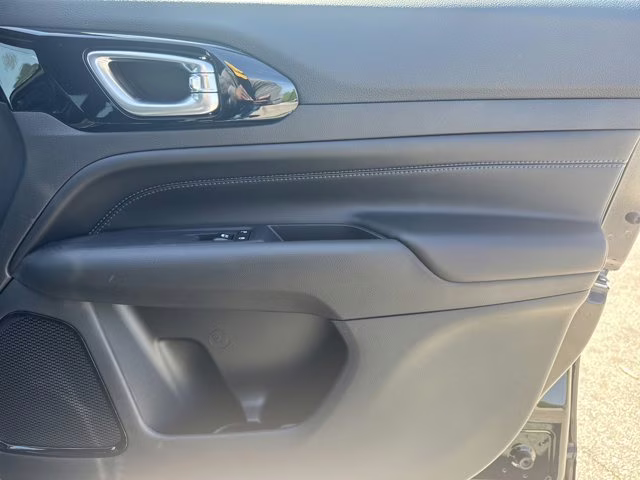 2026 Diamond Black Crystal Pearlcoat Jeep Compass Latitude Altitude 4X4 SUV