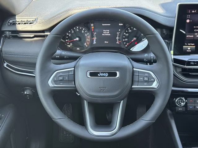 2026 Diamond Black Crystal Pearlcoat Jeep Compass Latitude Altitude 4X4 SUV