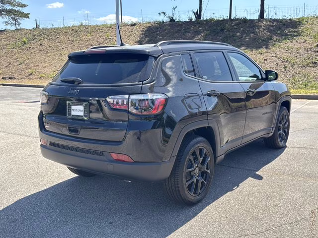 2026 Diamond Black Crystal Pearlcoat Jeep Compass Latitude Altitude 4X4 SUV