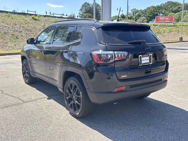 2026 Diamond Black Crystal Pearlcoat Jeep Compass Latitude Altitude 4X4 SUV