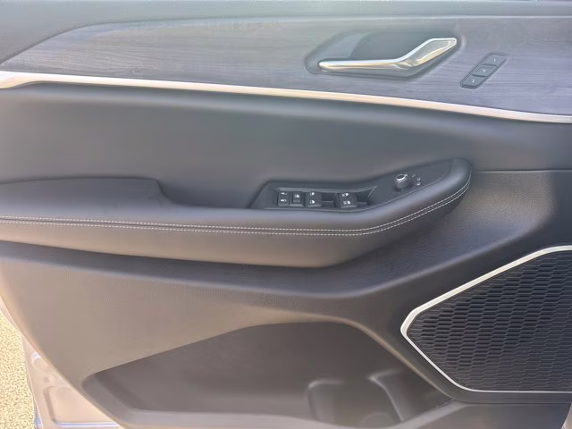 2026 Silver Zynith Jeep Grand Cherokee Limited 4X4 SUV