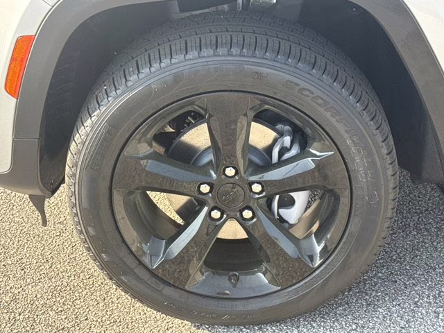 2026 Silver Zynith Jeep Grand Cherokee Limited 4X4 SUV