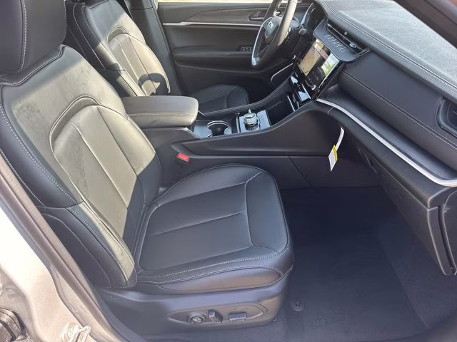 2026 Silver Zynith Jeep Grand Cherokee Limited 4X4 SUV