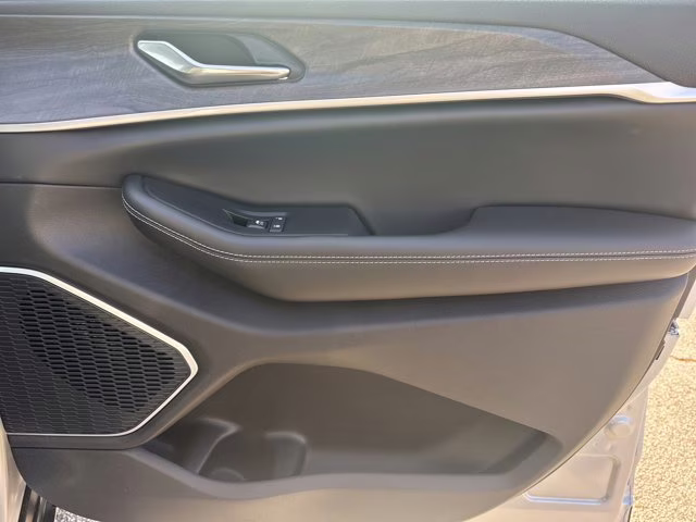 2026 Silver Zynith Jeep Grand Cherokee Limited 4X4 SUV