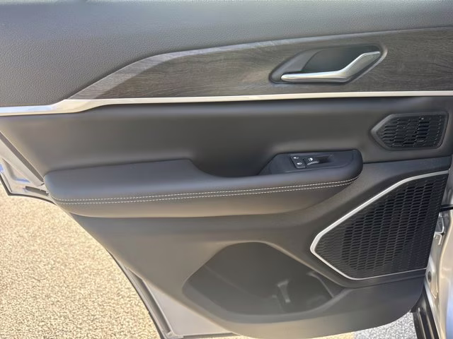 2026 Silver Zynith Jeep Grand Cherokee Limited 4X4 SUV