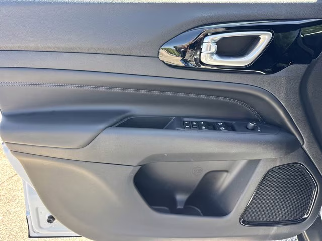 2026 Bright White Clearcoat Jeep Compass Latitude Altitude 4X4 SUV