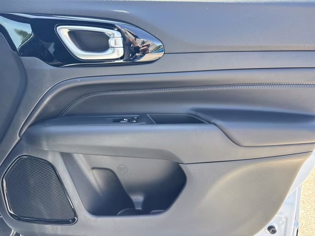 2026 Bright White Clearcoat Jeep Compass Latitude Altitude 4X4 SUV