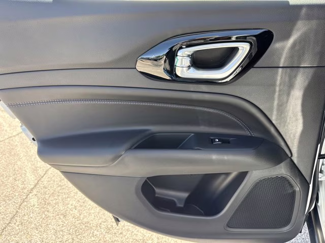 2026 Bright White Clearcoat Jeep Compass Latitude Altitude 4X4 SUV