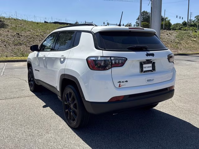 2026 Bright White Clearcoat Jeep Compass Latitude Altitude 4X4 SUV