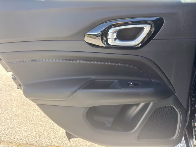 2026 Diamond Black Crystal Pearlcoat Jeep Compass Latitude Altitude 4X4 SUV