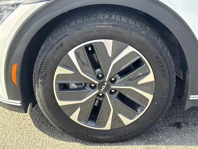 2024 Snow White Pearl Kia EV6 Light Long Range RWD SUV
