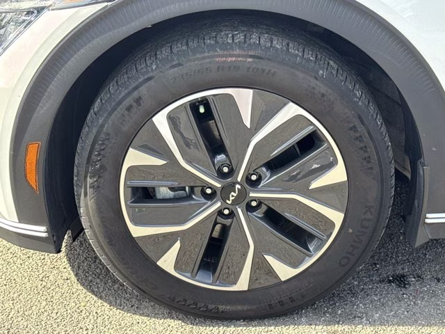 2024 Snow White Pearl Kia EV6 Light Long Range RWD SUV