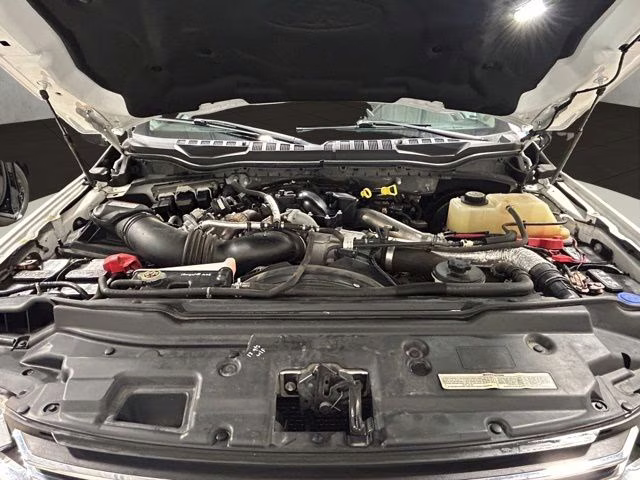 2018 Oxford White Ford Super Duty F-350 SRW Lariat 4X4 Truck