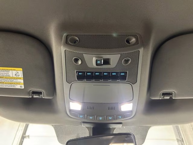 2018 Oxford White Ford Super Duty F-350 SRW Lariat 4X4 Truck