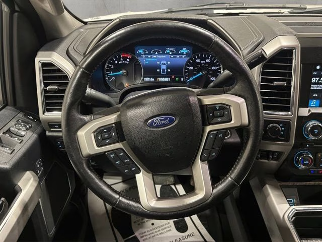 2018 Oxford White Ford Super Duty F-350 SRW Lariat 4X4 Truck