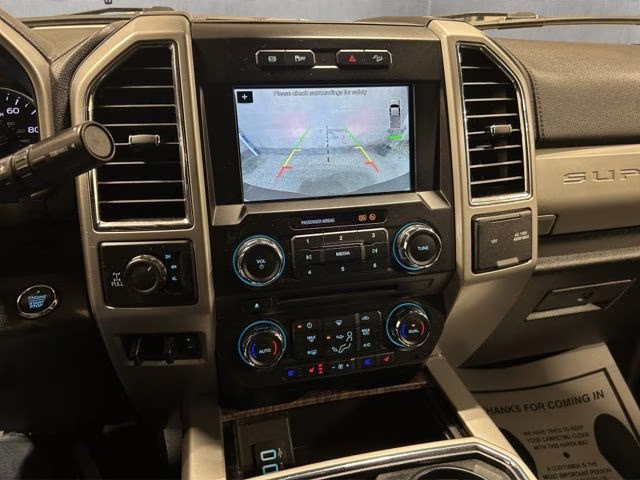 2018 Oxford White Ford Super Duty F-350 SRW Lariat 4X4 Truck