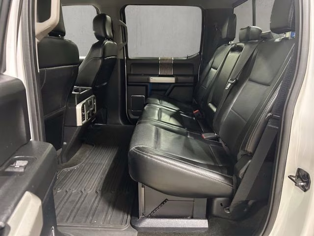 2018 Oxford White Ford Super Duty F-350 SRW Lariat 4X4 Truck