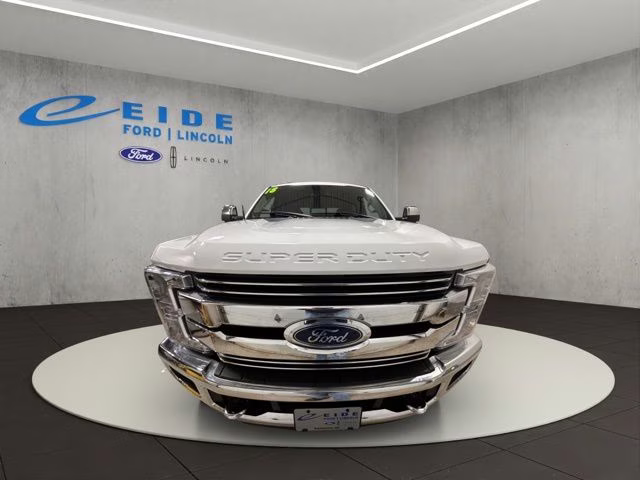 2018 Oxford White Ford Super Duty F-350 SRW Lariat 4X4 Truck