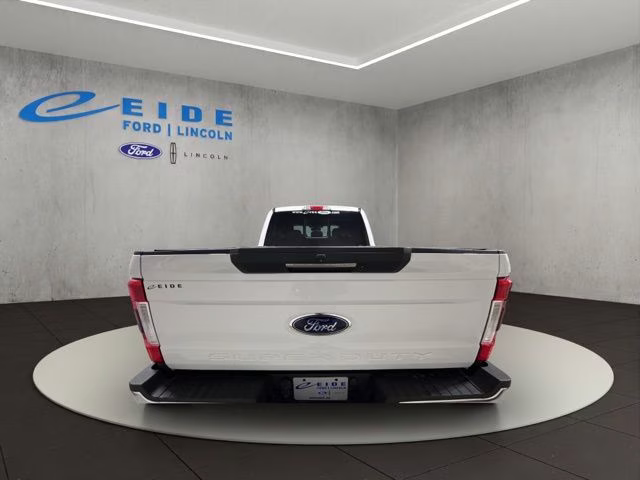 2018 Oxford White Ford Super Duty F-350 SRW Lariat 4X4 Truck