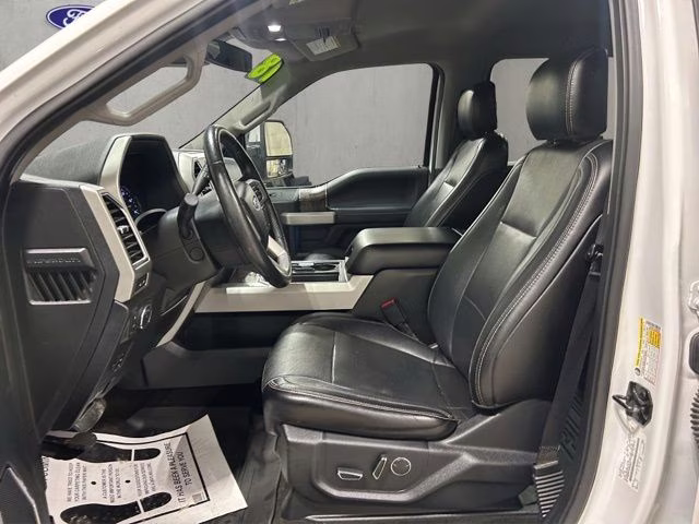 2018 Oxford White Ford Super Duty F-350 SRW Lariat 4X4 Truck