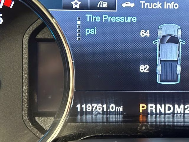 2018 Oxford White Ford Super Duty F-350 SRW Lariat 4X4 Truck