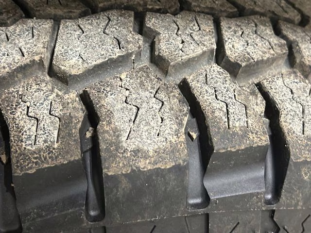 2018 Oxford White Ford Super Duty F-350 SRW Lariat 4X4 Truck