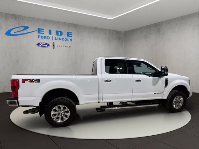 2018 Oxford White Ford Super Duty F-350 SRW Lariat 4X4 Truck