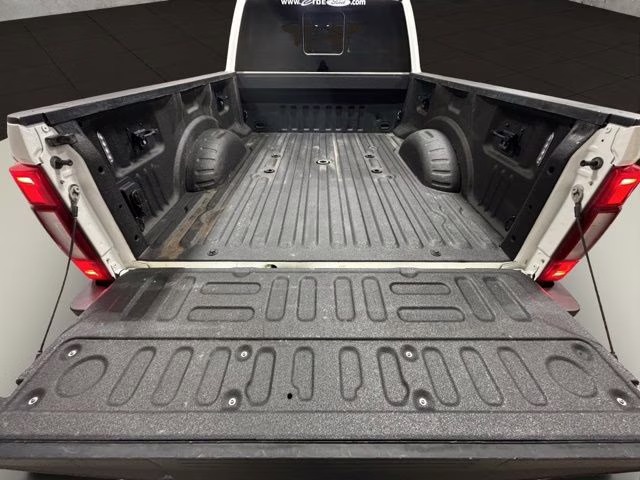 2022 Star White Metallic Tri-Coat Ford Super Duty F-350 SRW Lariat 4X4 Truck