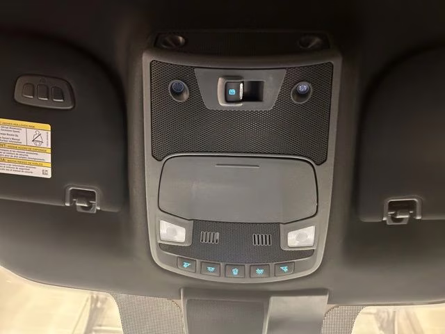 2022 Star White Metallic Tri-Coat Ford Super Duty F-350 SRW Lariat 4X4 Truck