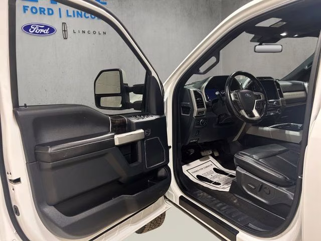2022 Star White Metallic Tri-Coat Ford Super Duty F-350 SRW Lariat 4X4 Truck