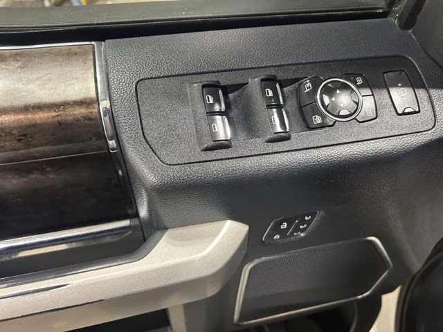 2022 Star White Metallic Tri-Coat Ford Super Duty F-350 SRW Lariat 4X4 Truck