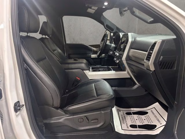 2022 Star White Metallic Tri-Coat Ford Super Duty F-350 SRW Lariat 4X4 Truck