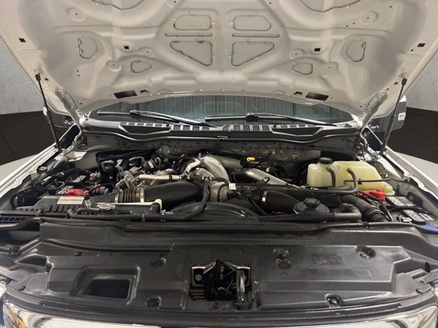 2022 Star White Metallic Tri-Coat Ford Super Duty F-350 SRW Lariat 4X4 Truck