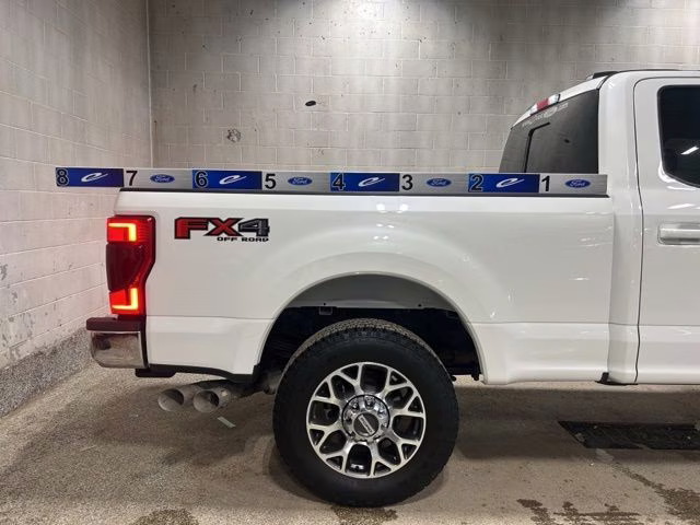 2022 Star White Metallic Tri-Coat Ford Super Duty F-350 SRW Lariat 4X4 Truck