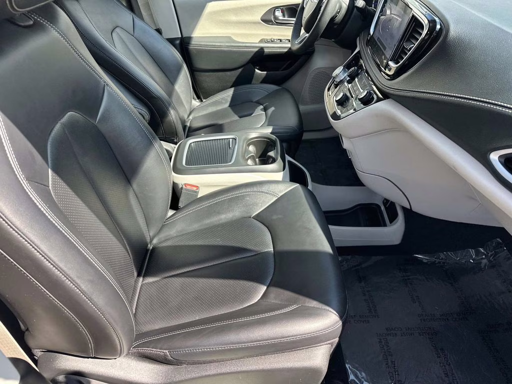 2024 Diamond Black Crystal Pearlcoat Chrysler Pacifica Hybrid Select FWD Van