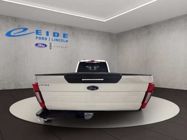 2022 Star White Metallic Tri-Coat Ford Super Duty F-350 SRW Lariat 4X4 Truck